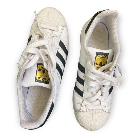 Adidas Girls Hand Graffetti Artist Painted “Emma” Sneakers - Picture 4 of 12